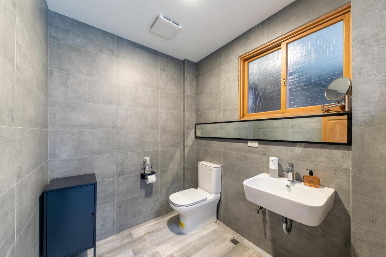 De Provintia Straat B&B Тайнан Екстериор снимка