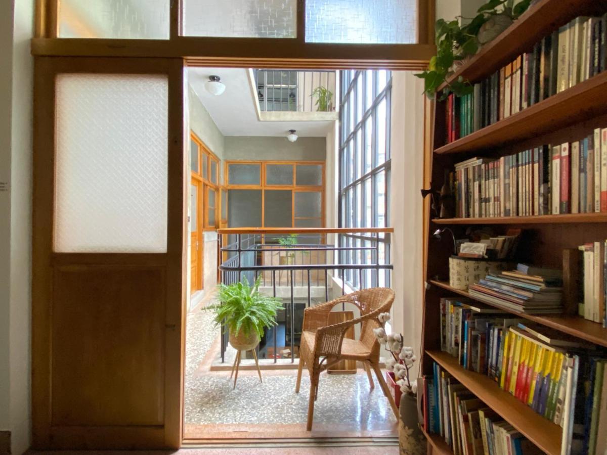 De Provintia Straat B&B Тайнан Екстериор снимка